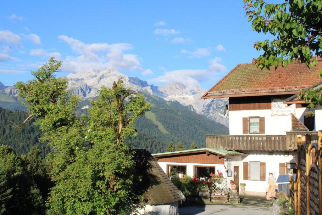 Pfeiffer Alm Am Sonnenhang Mit Blick Auf Die Zugspitze การ์มิช-พาร์เทนเคียร์เชน ภายนอก รูปภาพ